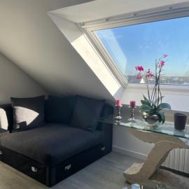Bright & Modern 2 Bedroom Apartment near City