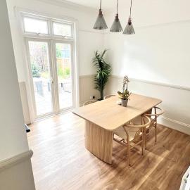 Modern Spacious 4 Bedroom Home in Greater LDN With Garden and Parking, hotel in Dartford