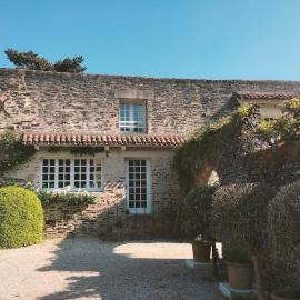 Near Nantes House in vineyards with Pool, hotel u gradu Vertu