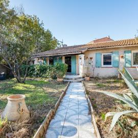 Maison 2 chambres avec jardin et parking privé à Vitrolles: Vitrolles şehrinde bir otel
