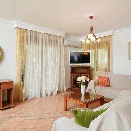 Althea family apartment and studio, hotel en Potamia