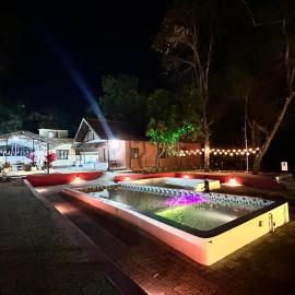 The Cool Retreat, Pool Extra, at gaya3farms, hotel a Parli
