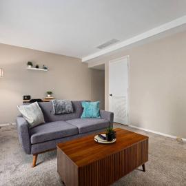 Midterm Stay Gem - Near Downtown with Workspace