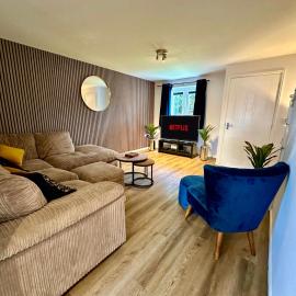 Serviced Accommodation, 3 Bed, allocated off road parking, Contractor Ready, hotel in Bedford