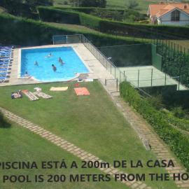 Apartamento frente a la playa con piscina y pista de padel