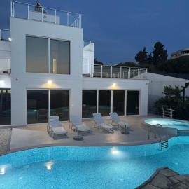 Sea Whisper Villa, hotel in Dobra Voda
