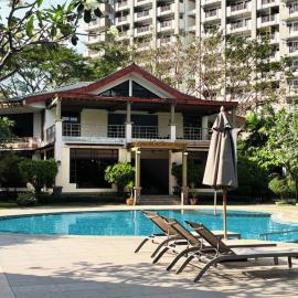 Modern 2BR Condo in Acacia Estate, Quiet & Green