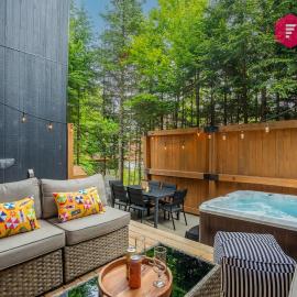 La Marie-Clémentine - Chalet familial Spa privé Piscine - Resort près de Québec، فندق في Pont-Rouge