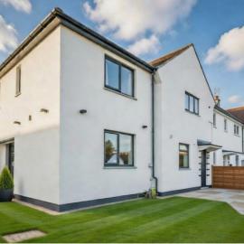 Dreghorn House 5 b-rooms 9 beds 3 toilets 2 showers,1 bath 2 receiption Secure free Parking 233 Wifi
