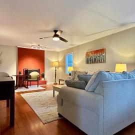 2200SQFT Coastal home on half Acre, hotel in Jacksonville