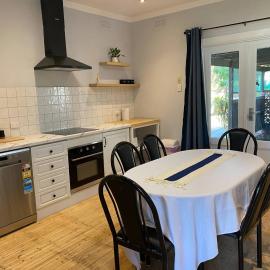 central 1940s Bendigo Home Hamptons Heritage Reno โรงแรมในเบนดิโก