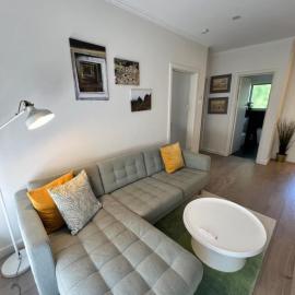 Convenient 2-Bed Hawthorn Stay