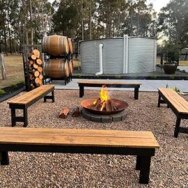 Acreage home on Lovedale Rd with EV and private vineyard, hotel i Allandale
