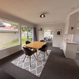 Mackenzie Mews Twizel Retreat - Walk to Town, Wi-Fi, Sleeps 6, Pets Ok, hotel in Twizel