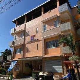 N and F Guesthouse, hotel in Pooc