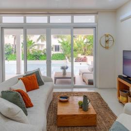 604 Harmony Hall Green Condo, Gated Community, near Dover Beach and St Lawrence Gap、クライストチャーチのホテル