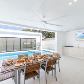 57 Tomaree Road Complex - House and Cabana with Pool, Linen, Air-con, Wi-fi, Boat Parking