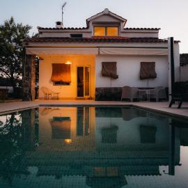 Wishome- Finca Venta Viñas con piscina privada, en la falda de Gredos, hótel í Mejorada