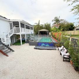 Large Coastal Home in the Heart of the Entrance! Sleeps 18
