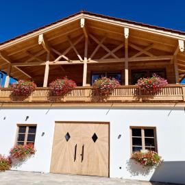 Moderne 4-Zimmer Ferienwohnung, Nähe Tegernsee, hotel en Valley