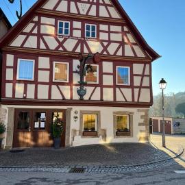 Gasthaus Rose: Niedernhall şehrinde bir otel