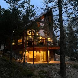 Quiet cabin in the Sacramentos
