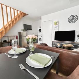 Duplex, Studio Le Cycle, clair, calme, parfait à 2, hotel in Marly