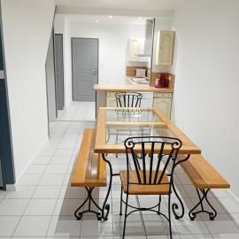 Maison au cœur du village, hotel v destinácii Cour-Saint-Maurice