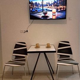 Newly renovated apartment in quiet center with parking