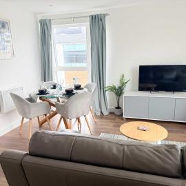 Modern 2Bed Apt in The Grand Exchange Bracknell، فندق في براكنيل