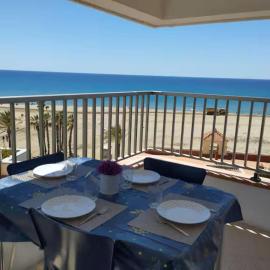Apartamento con vistas al mar! Comaruga, hotelli kohteessa La Playa