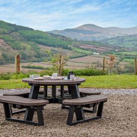 3 Bed in Crickhowell oc-bn124