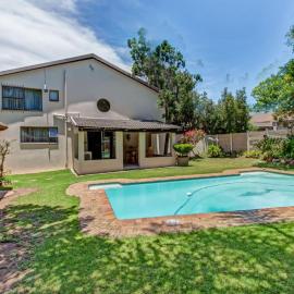Magaliessig Guest House, hotel in Sandton