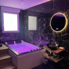 Suite Spa Sauna - Charleville - UNE PARENTHESE ARDENNAISE, hotel in Charleville-Mézières
