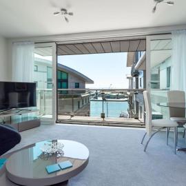 Jibe Ho - Beautiful Spacious Apartment with Harbour Views, hotel en Poole