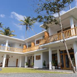 Beach House by Unrushed, hotel in Welhengoda