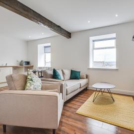 Canal View 2BR Home for Families & Friends