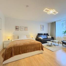 Dein Apartment mit Queensize Bett im Erdgeschoss, hotell i Neukirchen-Vluyn