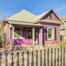 Deck & Home Office: Walkable Albuquerque Home, hotell Albuquerques