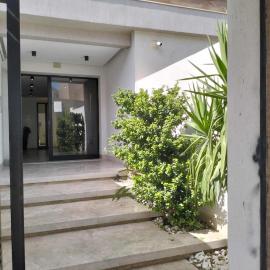 Luxurious Modern Apartment Near Airport and city