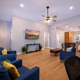 3BR 2BA Home with King Queen & Twin Beds