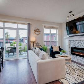 Sooke Ocean Oasis - Boutique Waterfront Rental, hotel a Sooke