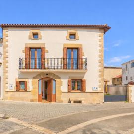 Amplia casa rural con barbacoa y jardín en Navarra