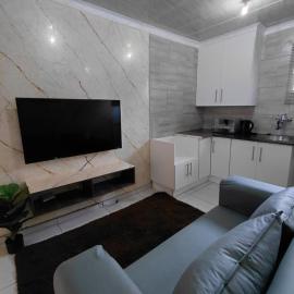Mama R's Budget-friendly BACKROOM 3