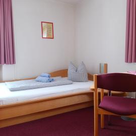Haus Lutherrose, viešbutis mieste Noiendetelsau