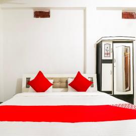 Hotel O by OYO Arpit Hotel Jhusi Railway Station, hotel di Jhūsi