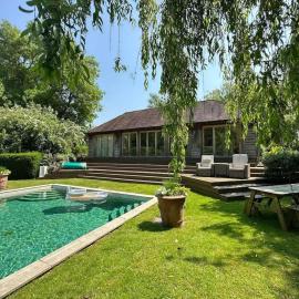 Pool House at Mill Cottage, Hotel in Goring