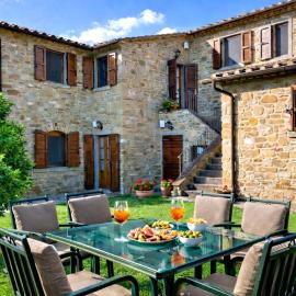 Pugnano Alto- appartamento Girasole, hotel in Lisciano Niccone
