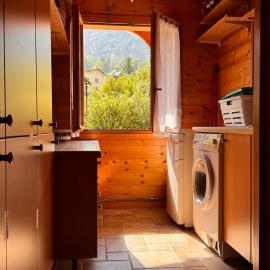10 min from Lake Annecy, quiet chalet with view โรงแรมในVerchères