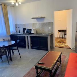 RDC, calme, centre ville, 3 personnes, cour, Solesmes appart 2